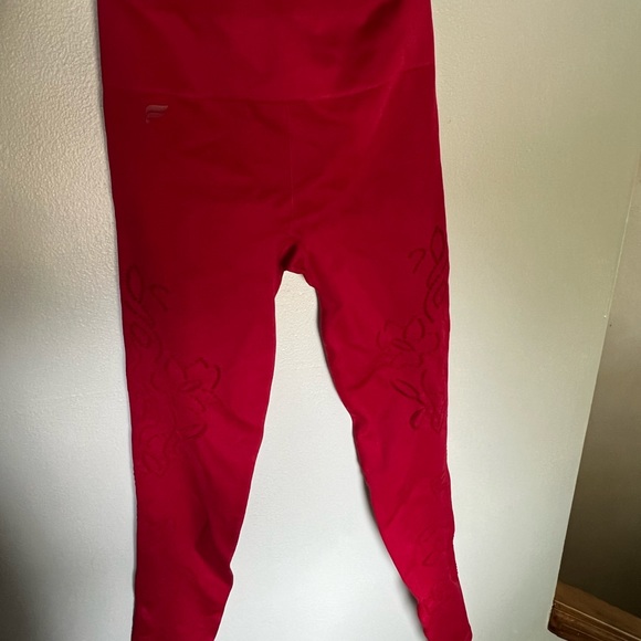 Fabletics set in dark red color. - Picture 4 of 4